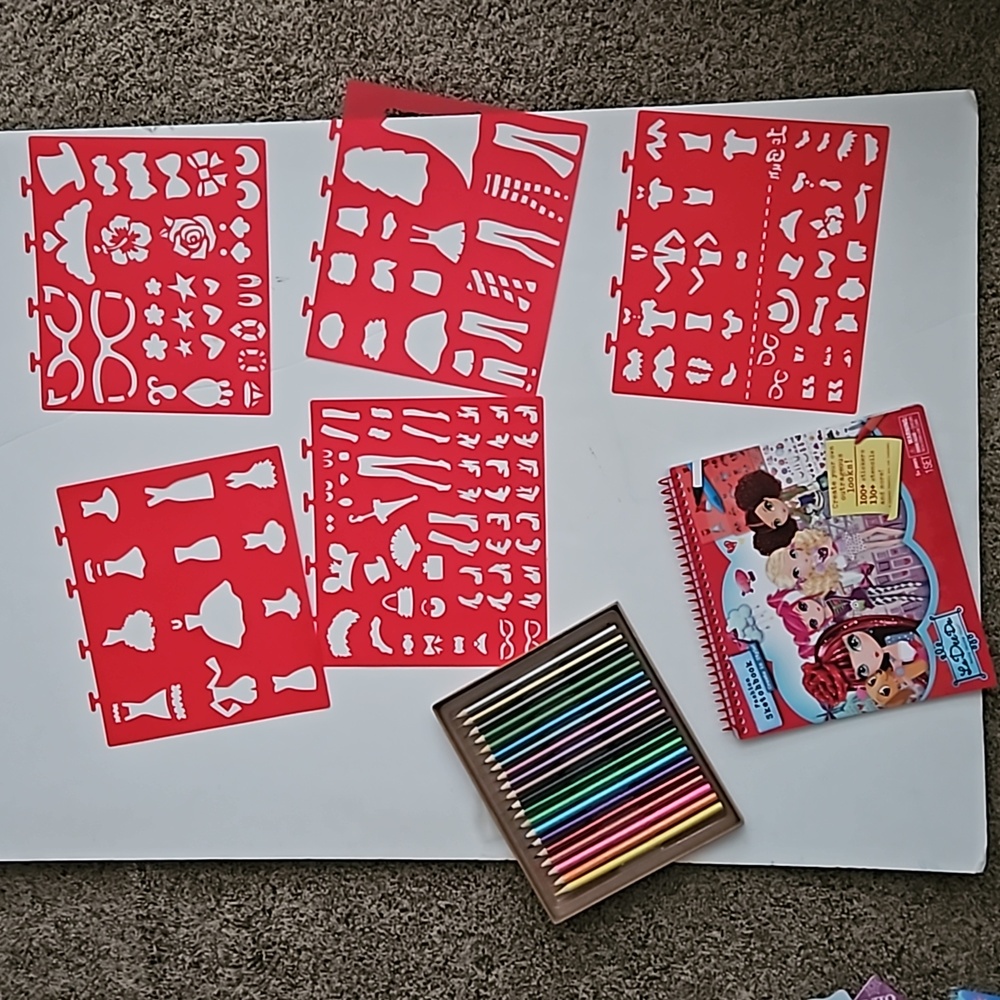 La dee da fashion Sketchbook and pencils